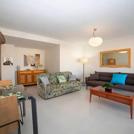 Esmeralda-4 By Interhome